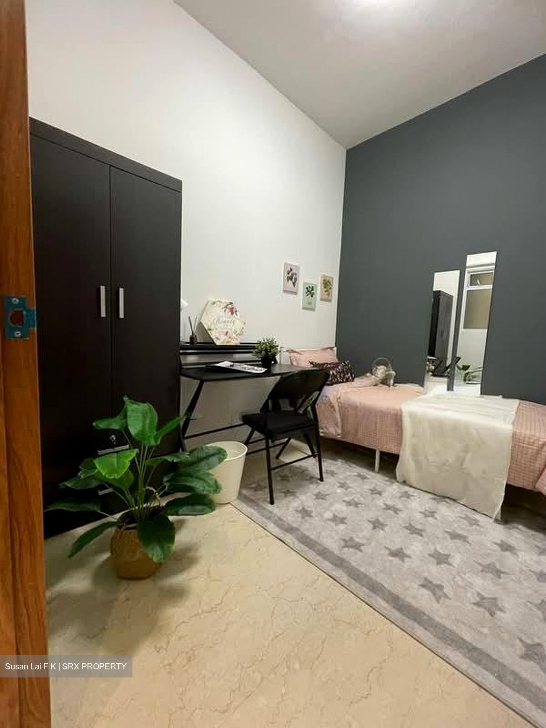 Simsville (D14), Condominium #557032511